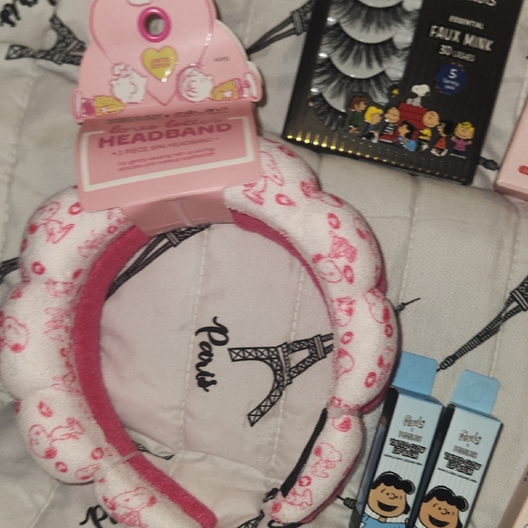 NWT Peanuts Themed Beauty Set - Picture 3 of 5